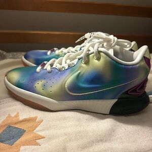 Nike Boy's Lebron XX SE (Big Kid)